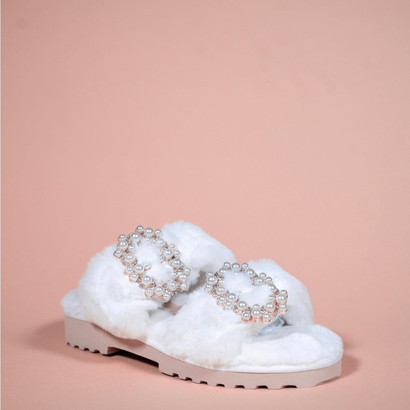 She is Cheval Shoes White Faux Mink Neverending Story Slippers Size 7 Bridal - Picture 2 of 11